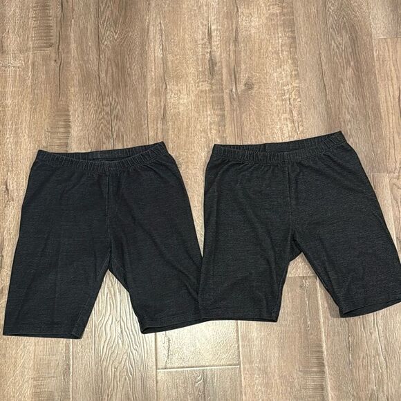 Girl 2 shorts bundle - Picture 1 of 8